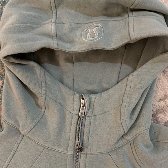 Lululemon Scuba - Picture 2 of 4